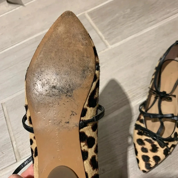Banana Republic Animal Print Pointy Toe Flats Size 6 - Picture 2 of 5